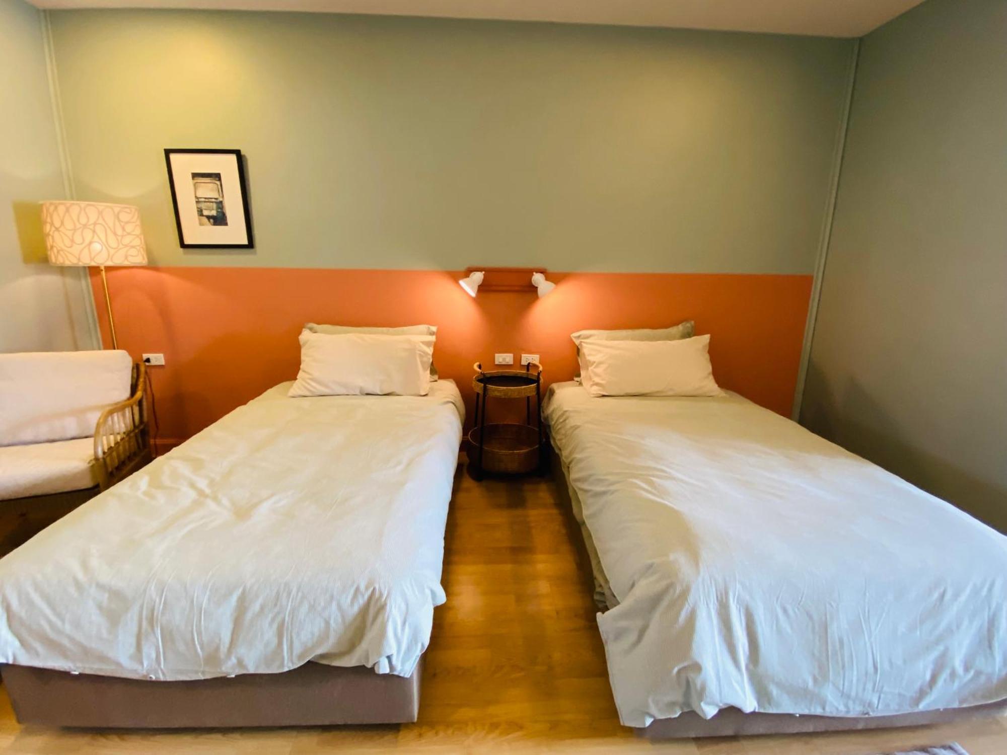 Zweibettzimmer mit Balkon