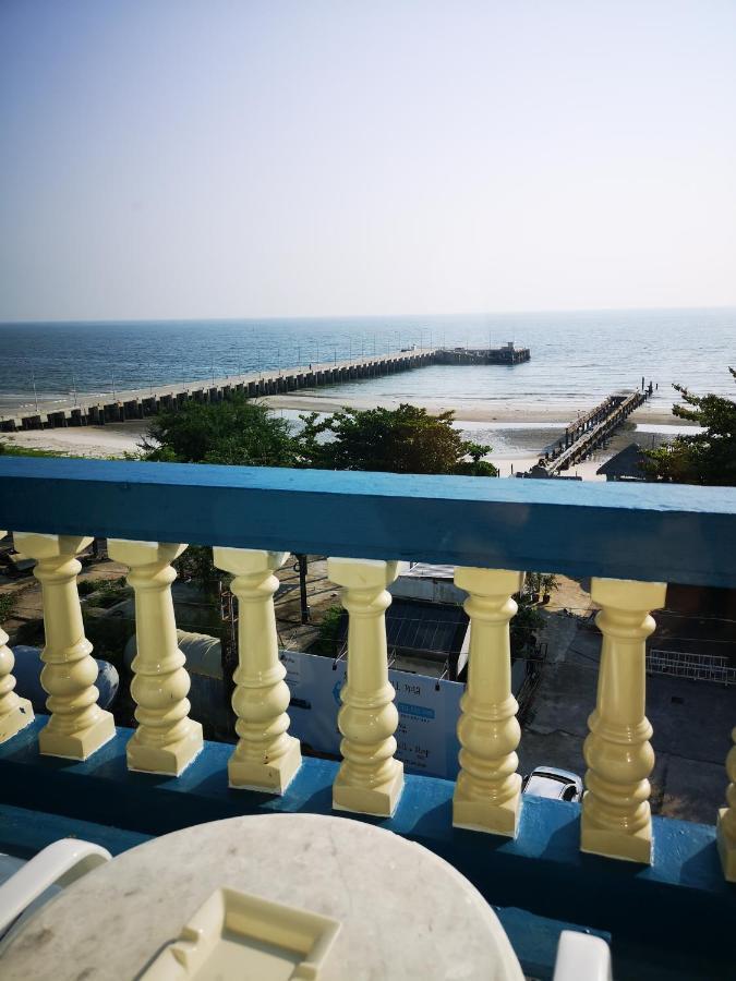 Doppelzimmer mit Balkon und Meerblick